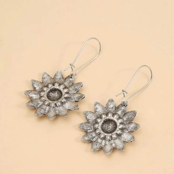 🌻 Awesome Rustic Style Floral Flower Sunflower Hoop Earrings 🌻 - Picture 2 of 4
